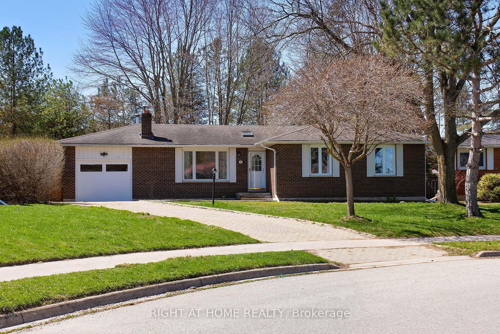 17 Oak Street, New Tecumseth, ON L9R 1M9