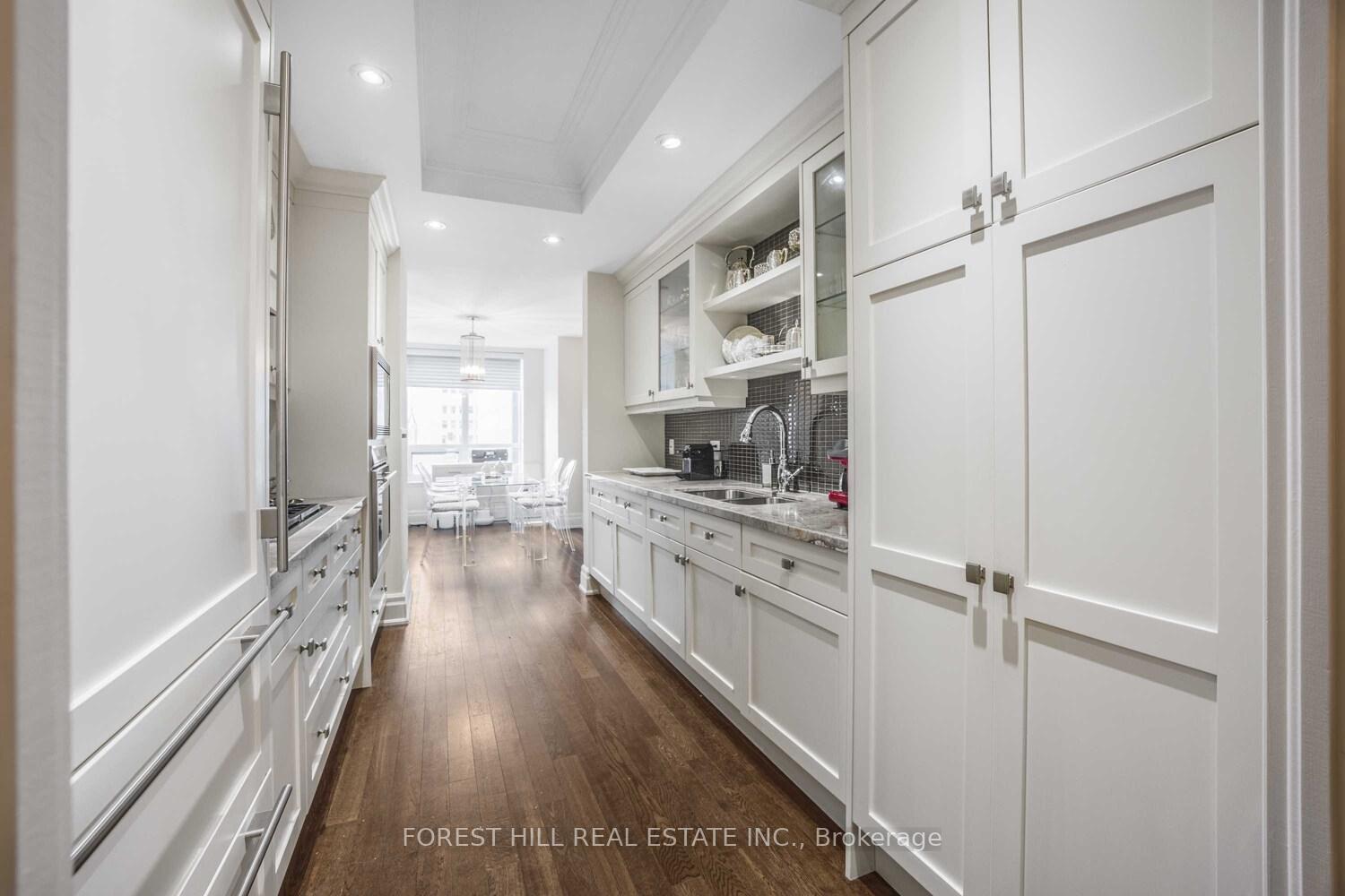 2 Bedrooms Condo at 155 St Clair, Toronto For sale