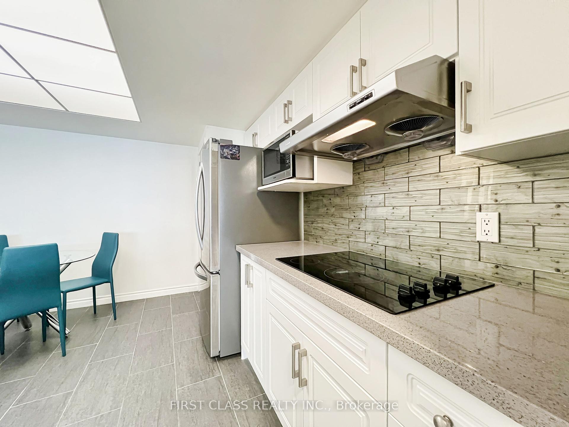 3 Bedrooms Condo at 275 Bamburgh, Toronto For sale