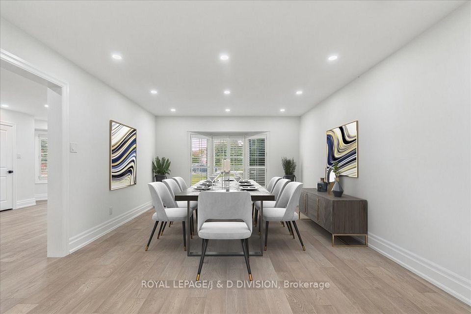 Virtually staged - Living room or dining room