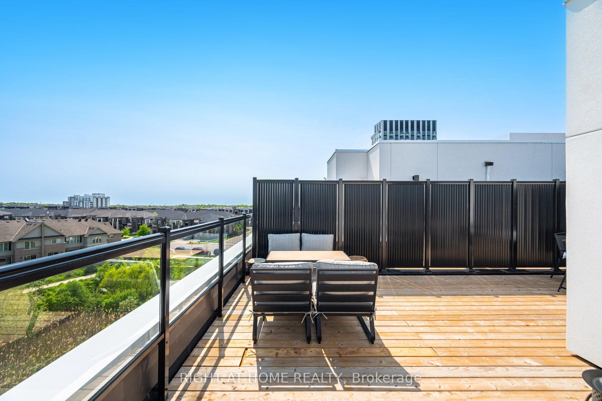 2 Bedrooms Condo at 349 Wheat Boom, Oakville For sale
