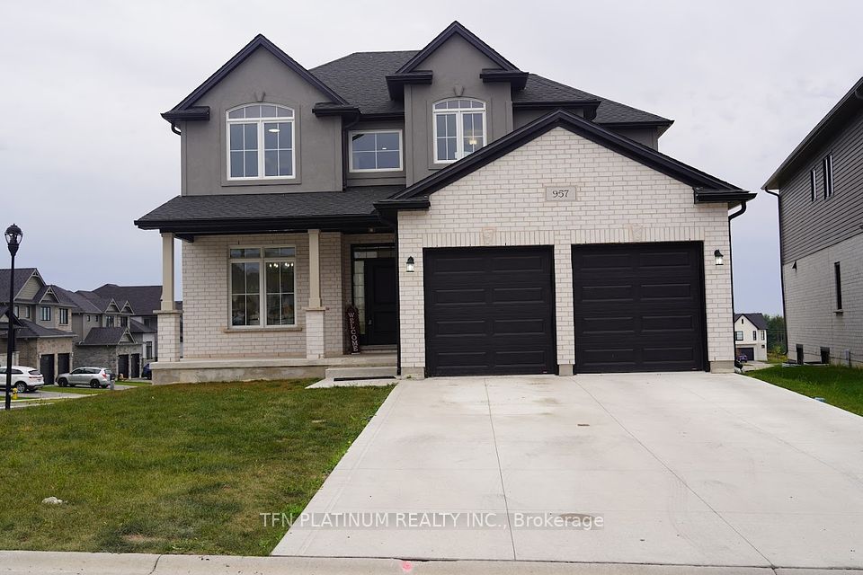 957 Riverbend