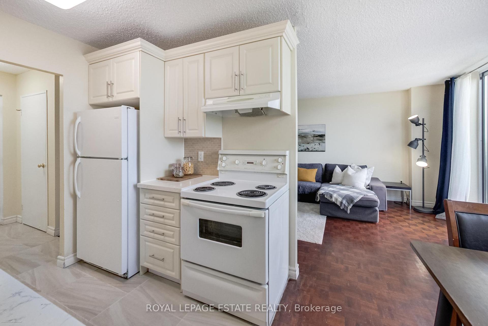 2 Bedrooms Condo at 1071 woodbine, Toronto For sale
