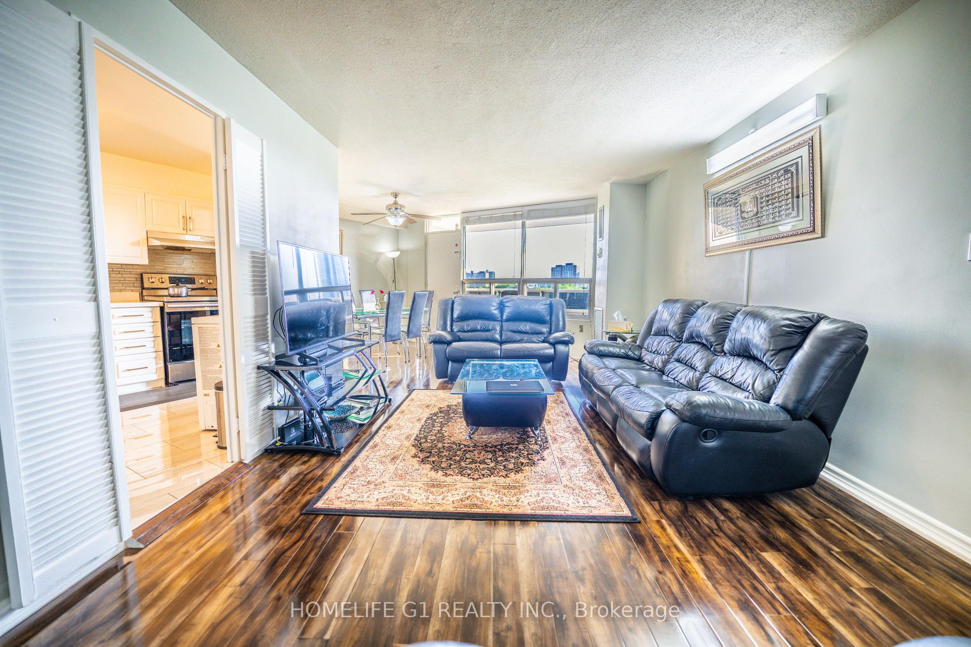 3 Bedrooms Condo at 5 Shady, Toronto For sale