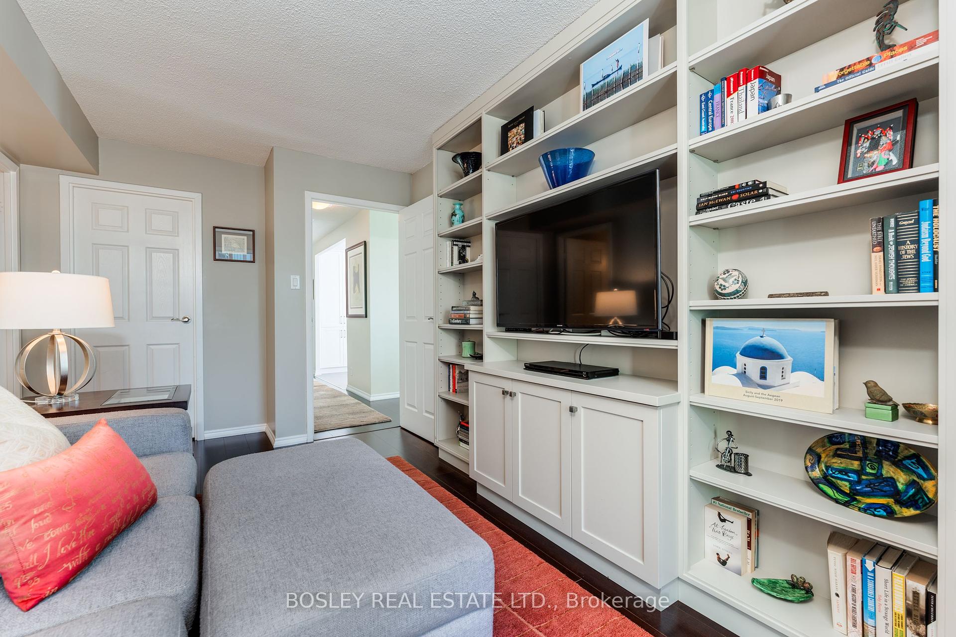 2 Bedrooms Condo at 10 Queens,  Toronto For sale