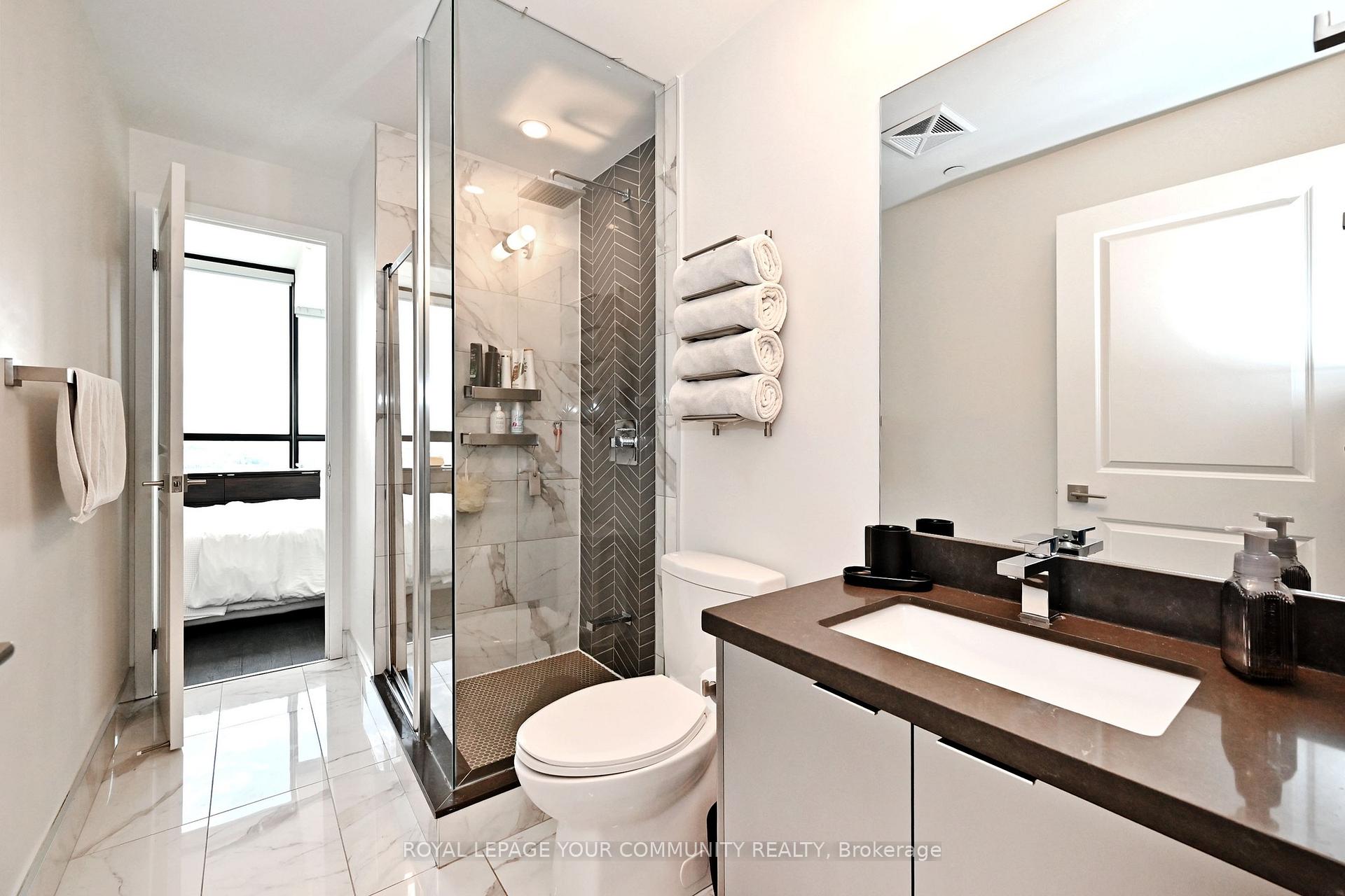 2 Bedrooms Condo at 2908 Highway 7, Vaughan For sale
