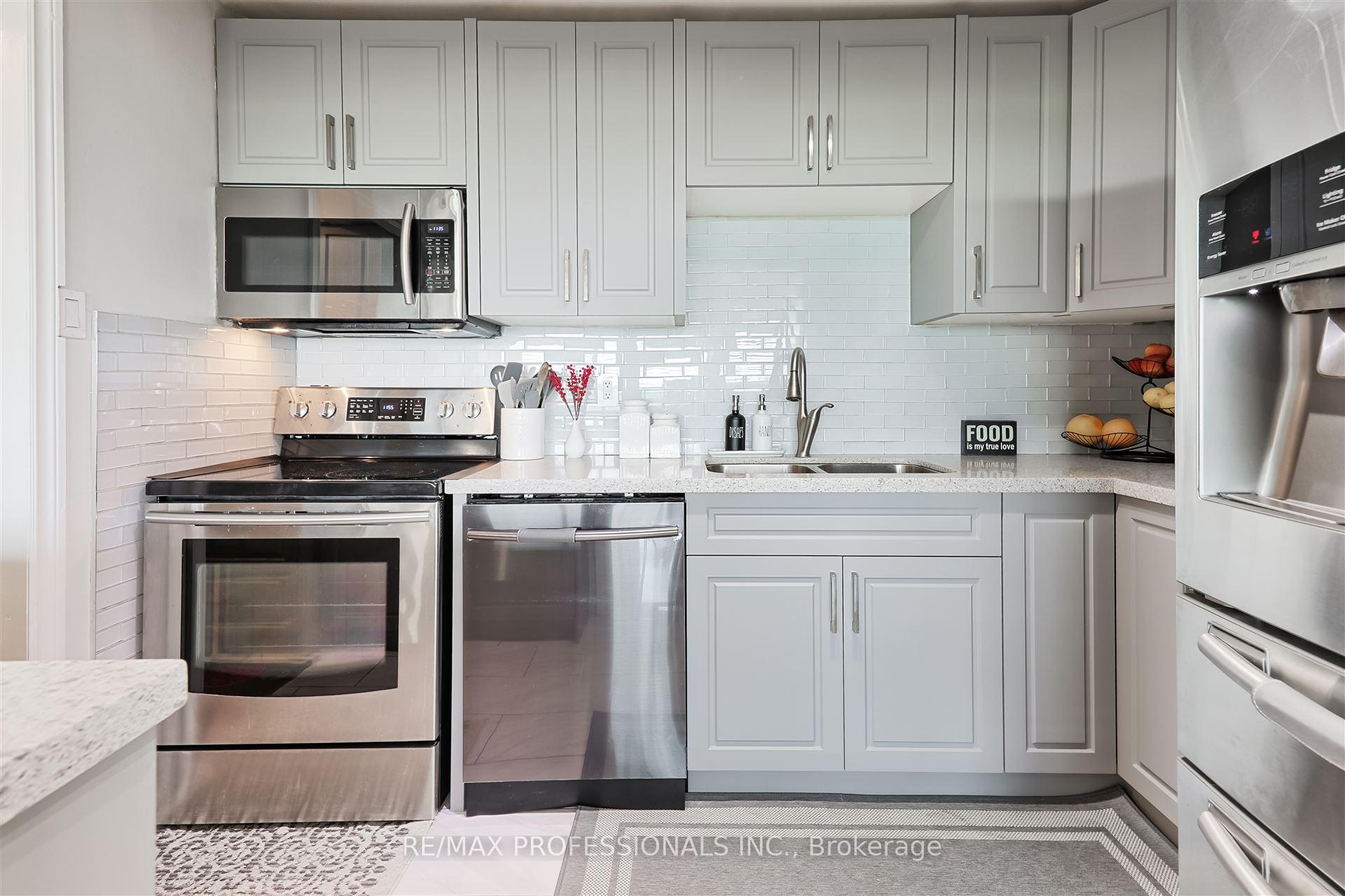 3 Bedrooms Condo at 475 The West Mall, Toronto For sale