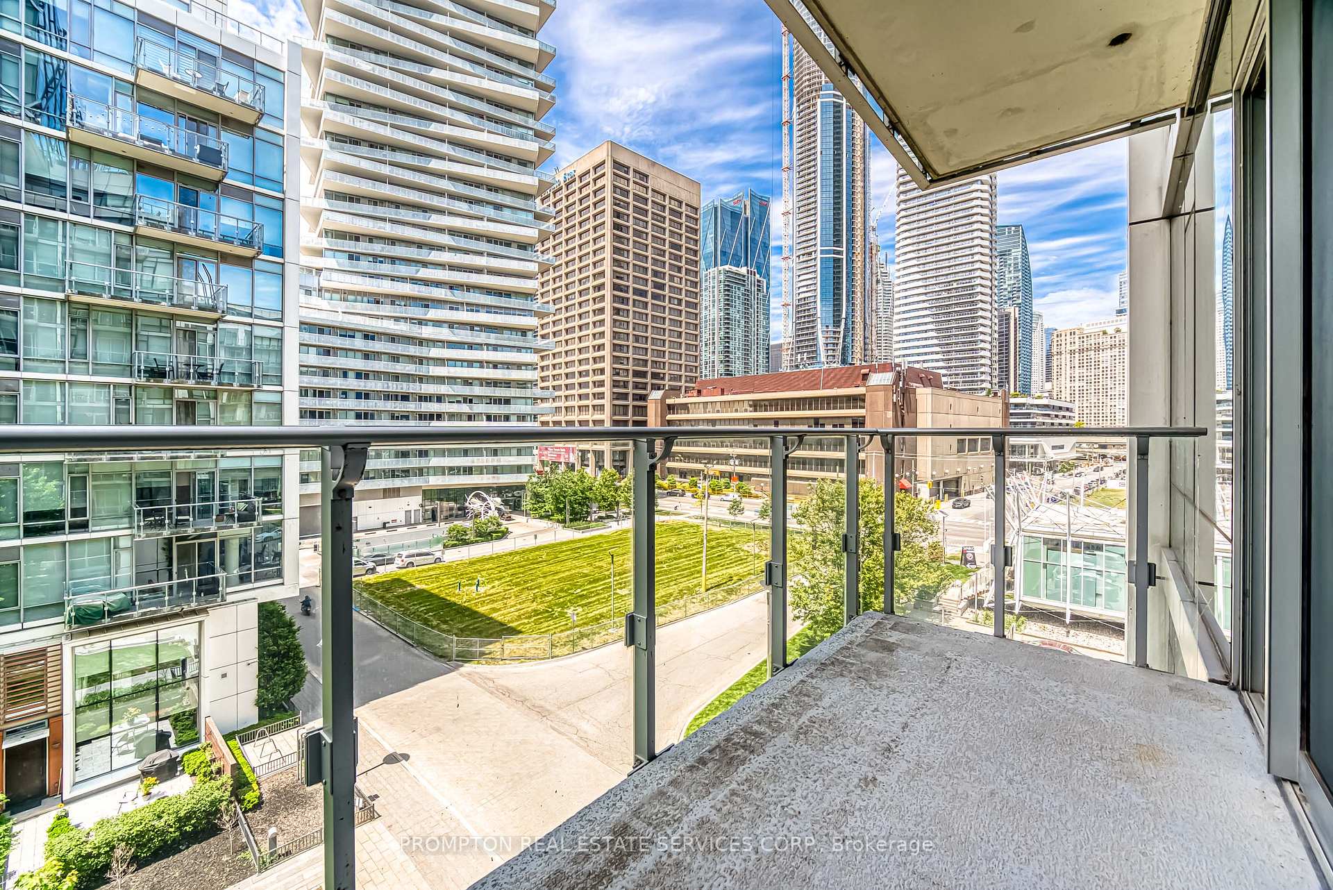 2 Bedrooms Condo at 39 Queens, Toronto For sale