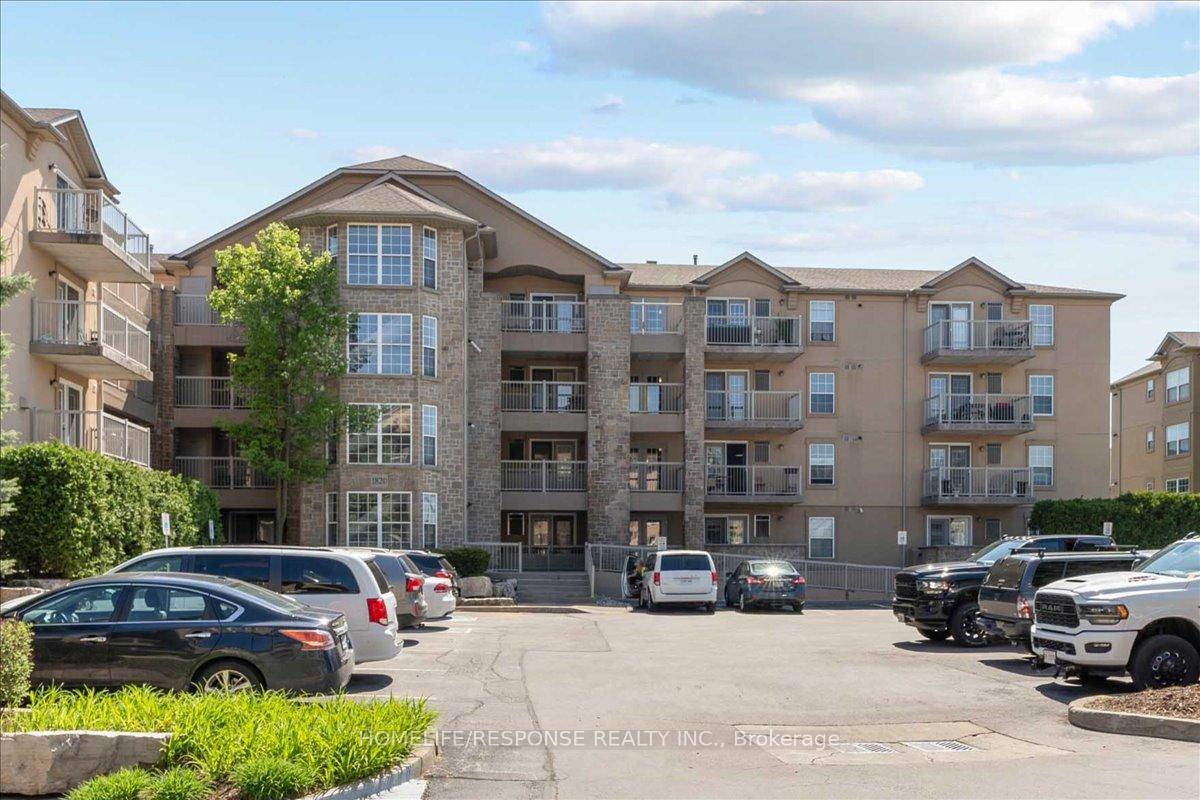 2 Bedrooms Condo at 1820 Walker’s, Burlington For sale