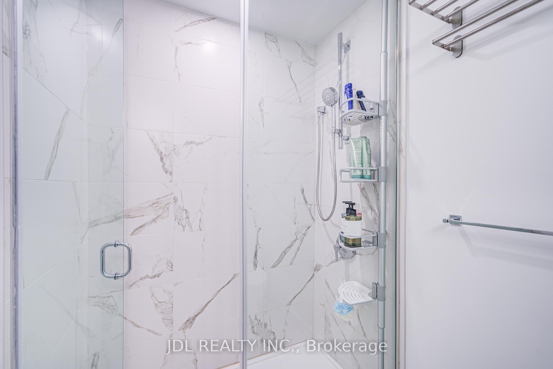 2 Bedrooms Condo at 8 Olympic Garden, Toronto For sale