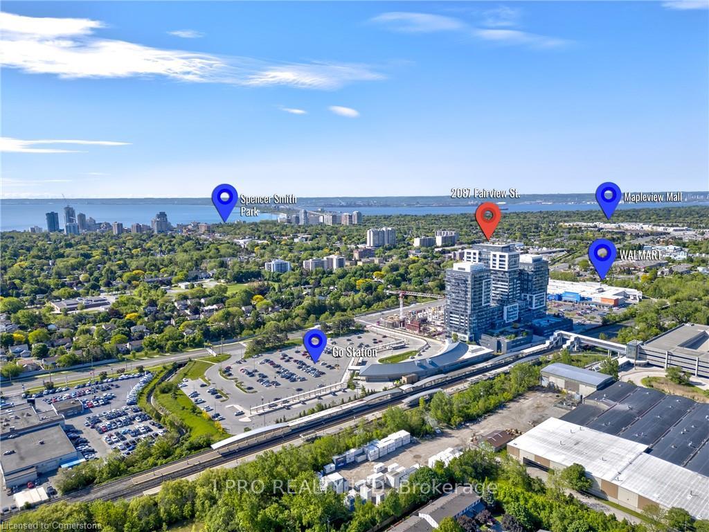 2 Bedrooms Condo at 2087 Fairview, Burlington For sale