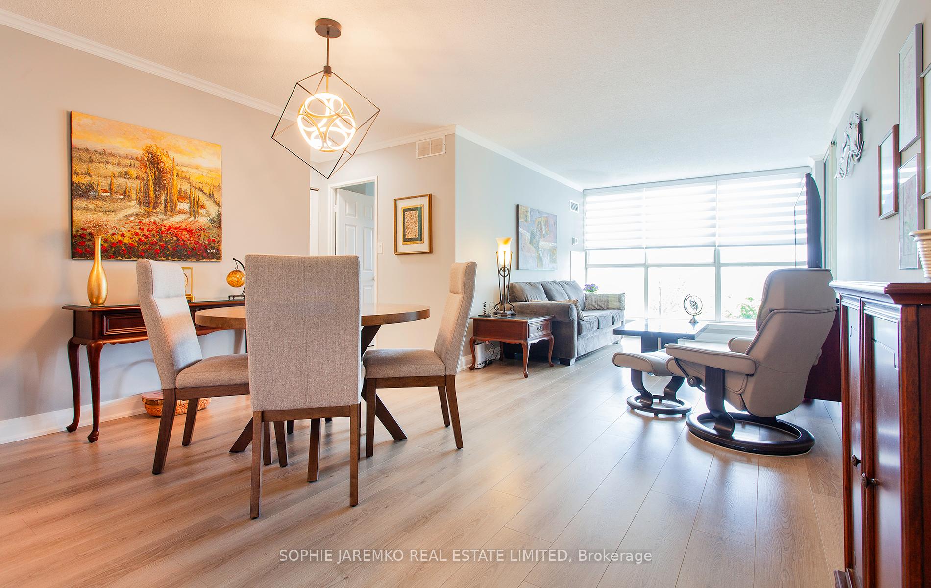 3 Bedrooms Condo at 22 Southport, Toronto For sale