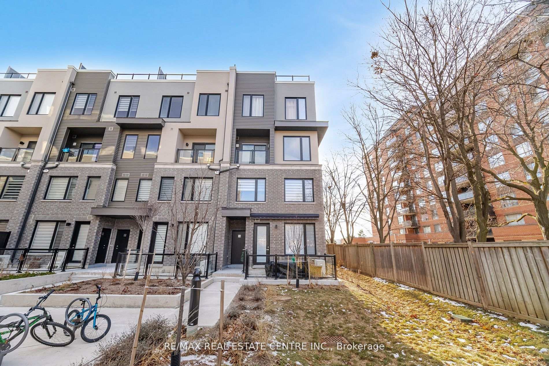 2 Bedrooms Condo at 3562 Colonial,  Mississauga For sale