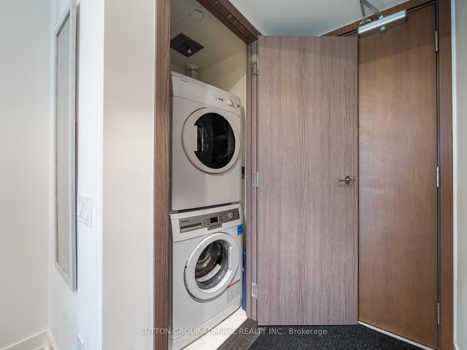 2 Bedrooms Condo at 19 Bathurst, Toronto For sale