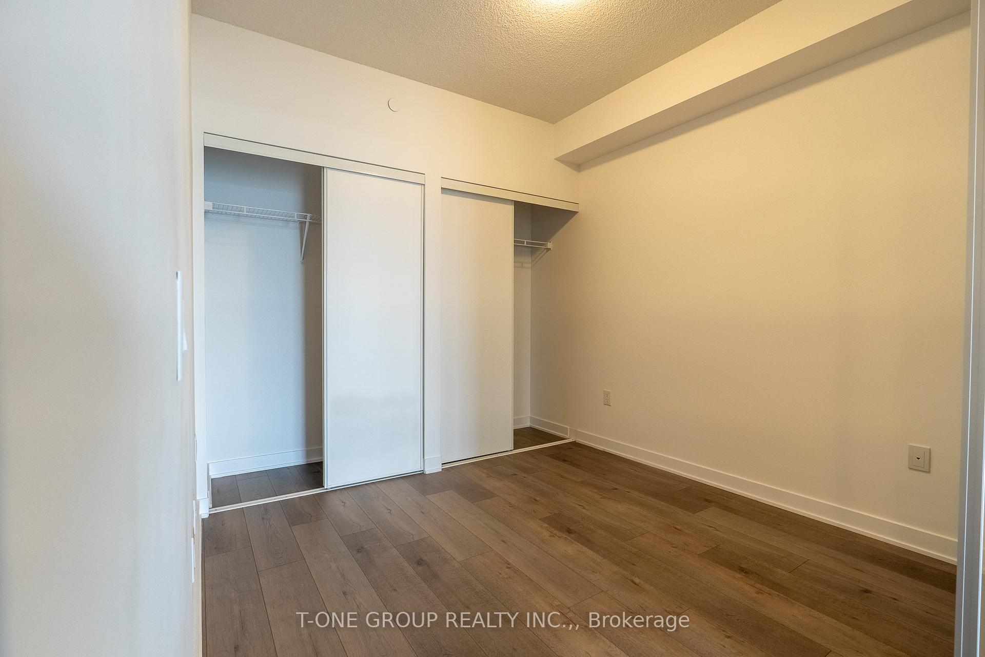 2 Bedrooms Condo at 10 Honeycrisp, Vaughan For sale