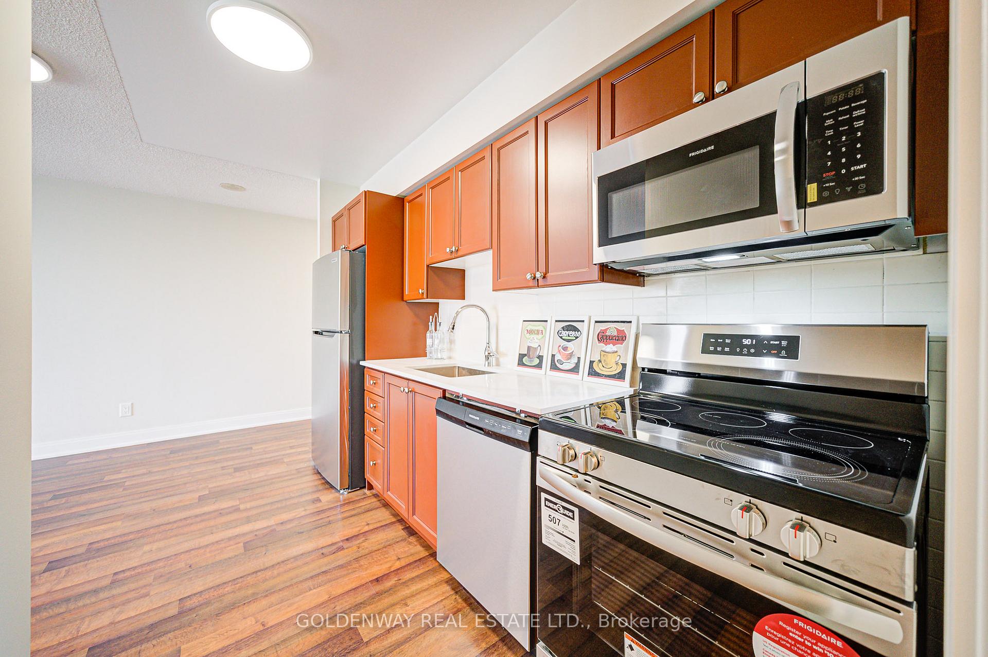 1 Bedroom Condo at 125 Village Green,  Toronto For sale