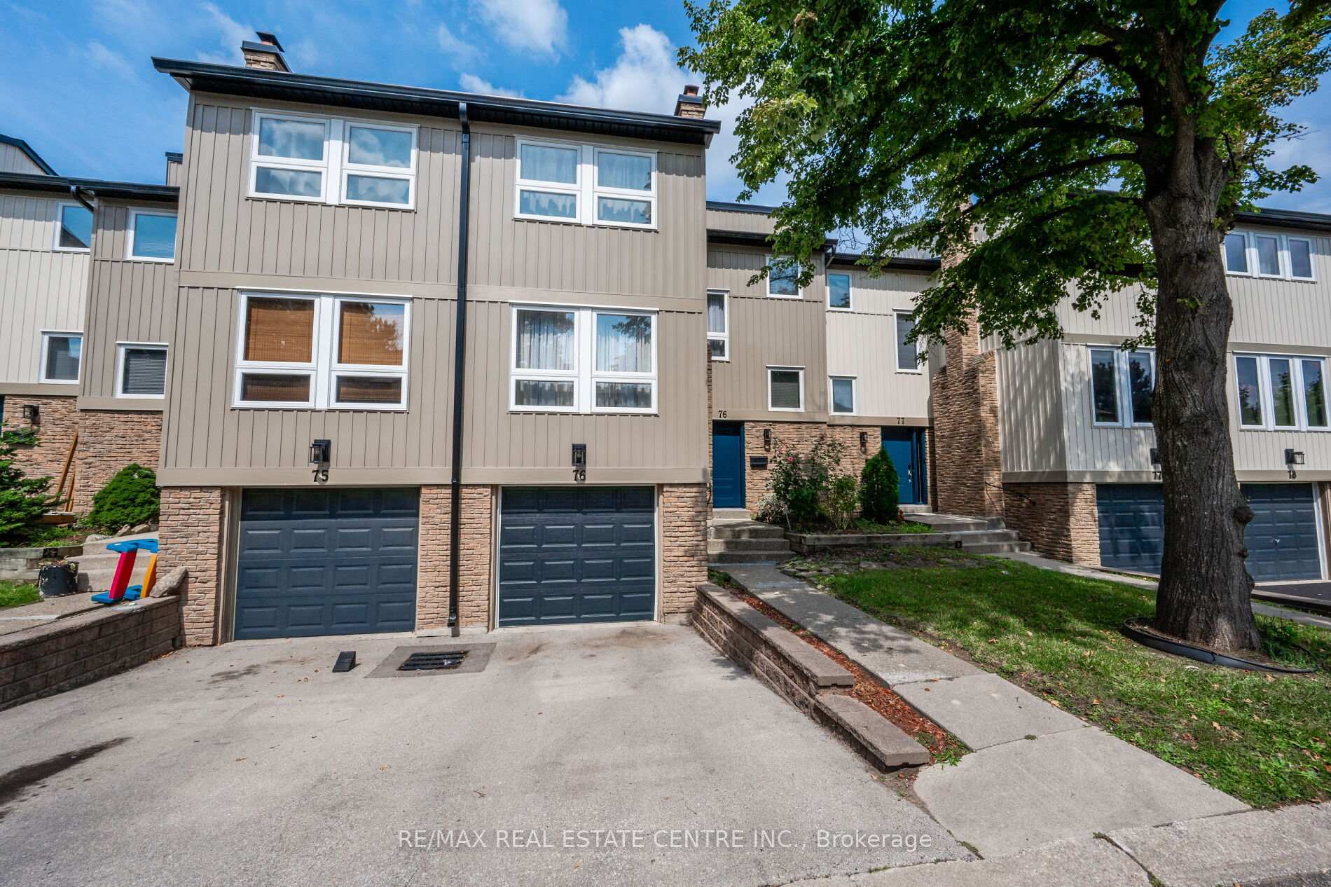 3 Bedrooms Condo at 7080 Copenhagen, Mississauga For sale