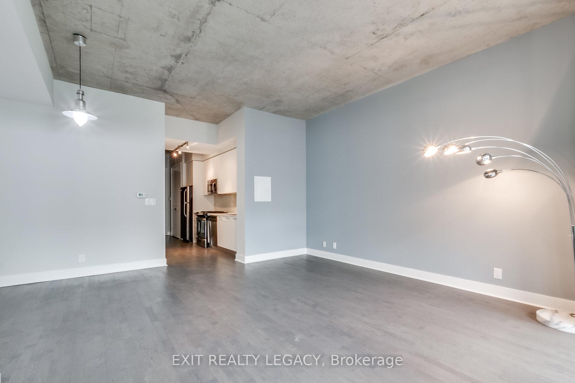 1 Bedroom Condo at 399 Adelaide,  Toronto For sale