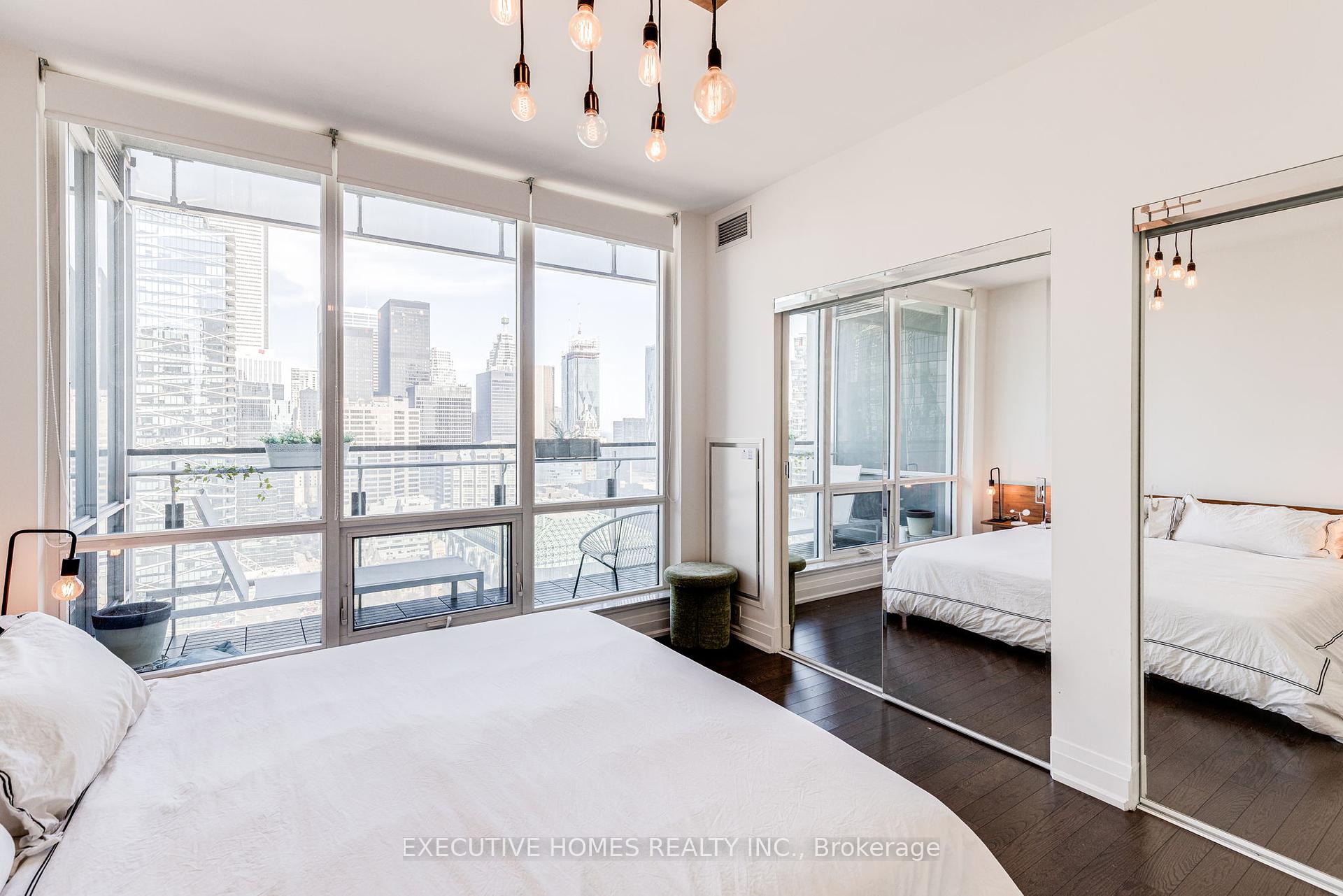 2 Bedrooms Condo at 80 John,  Toronto For sale