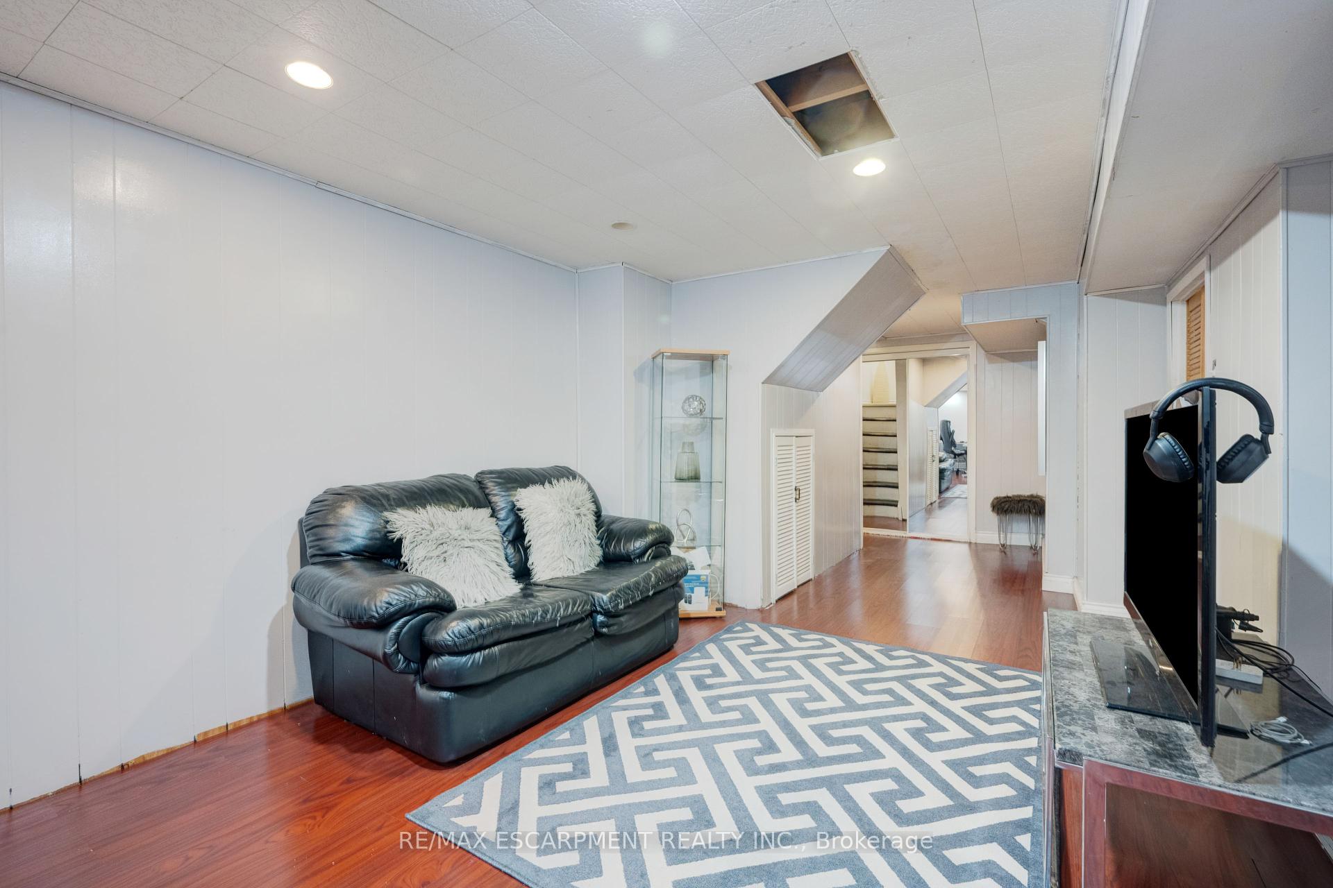 4 Bedrooms Condo at 3430 Brandon Gate, Mississauga For sale