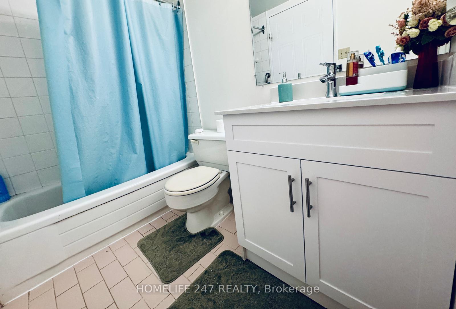 2 Bedrooms Condo at 5 Greystone Walk,  Toronto For sale