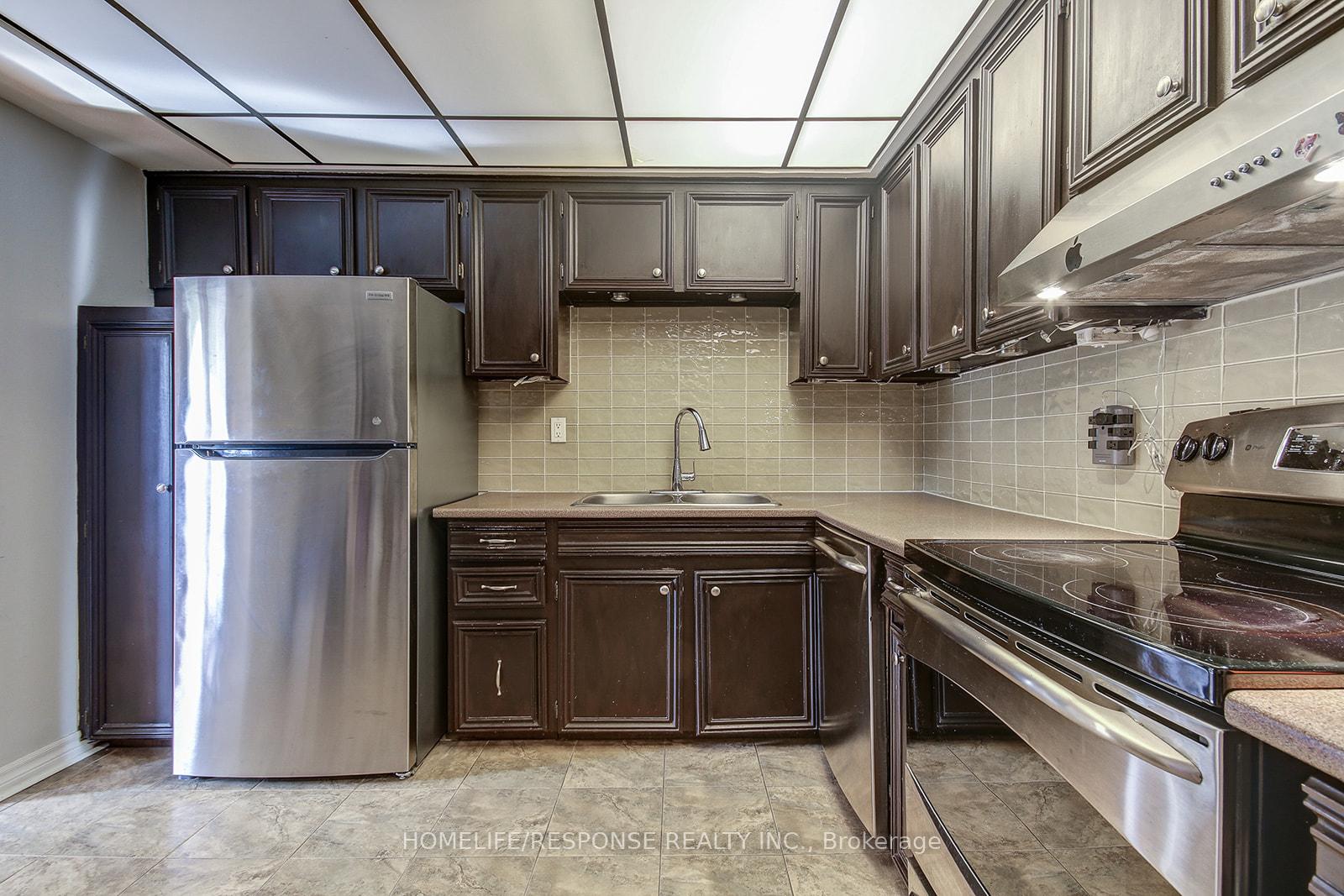 3 Bedrooms Condo at 2120 RATHBURN, Mississauga For sale