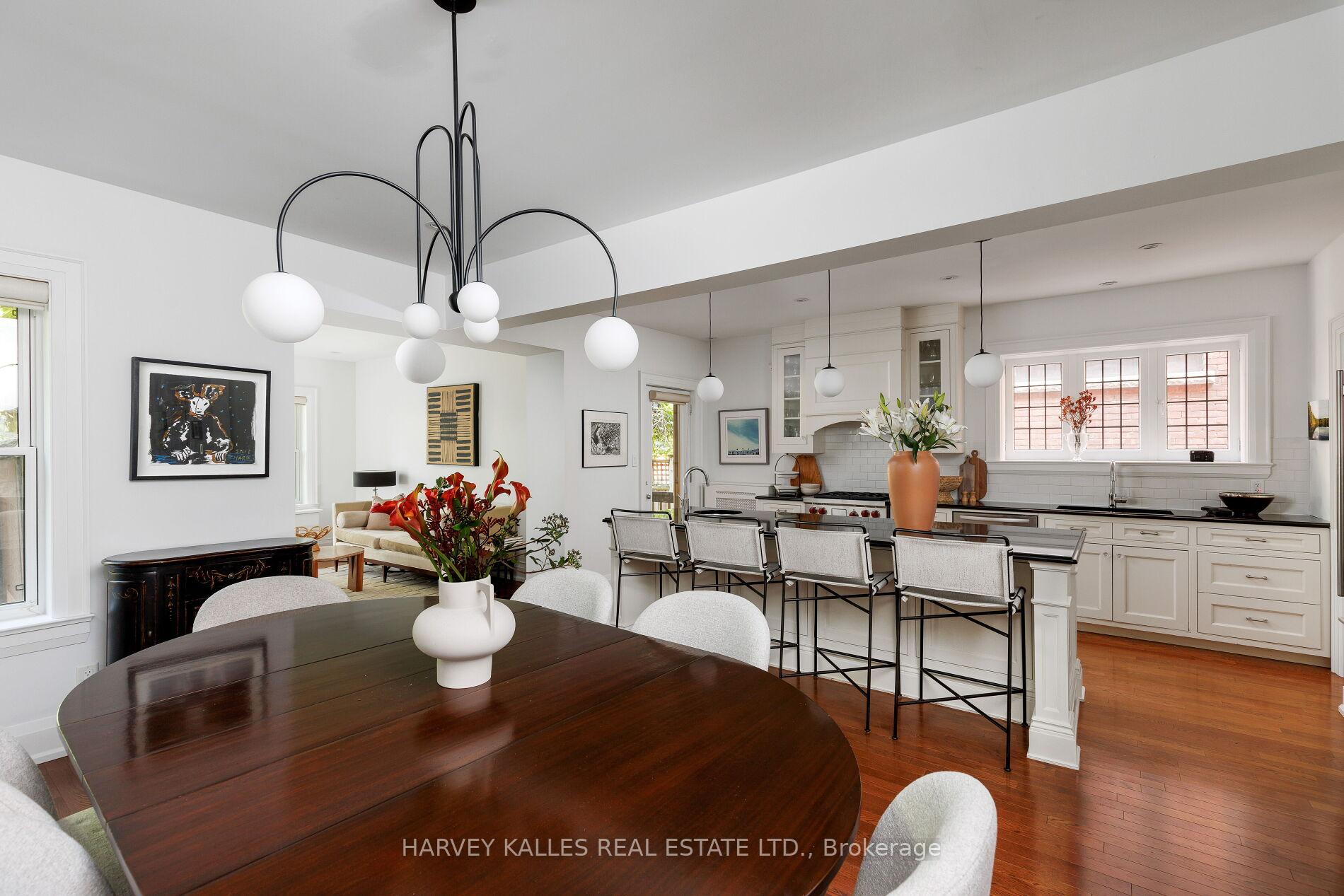 8 Edgewood Crescent