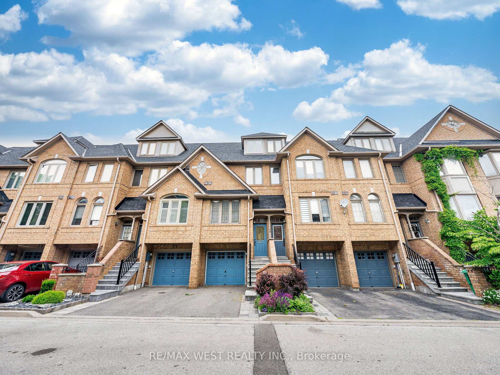 3 Bedrooms Condo at 1168 Arena, Mississauga For sale