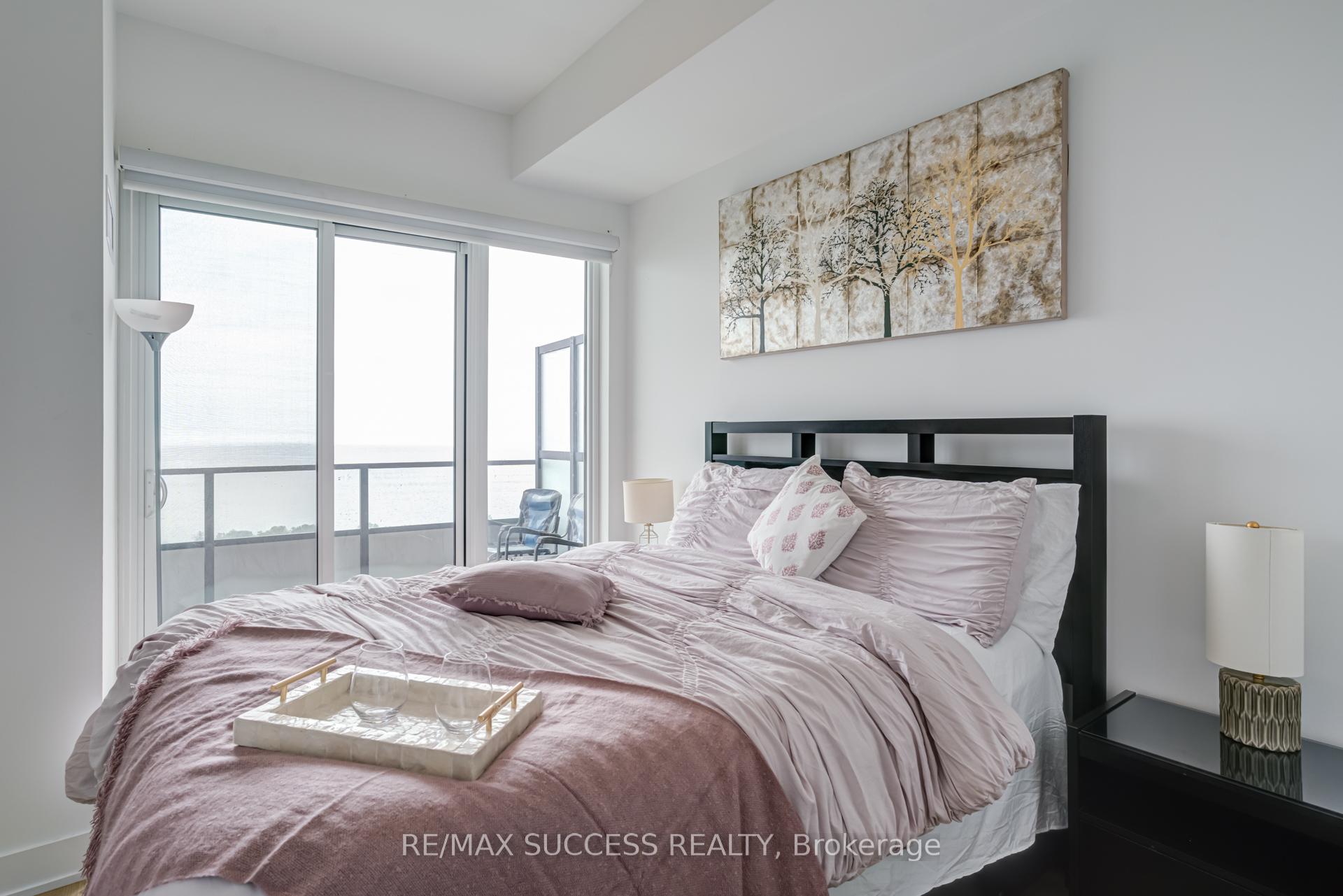 3 Bedrooms Condo at 20 Shore breeze, Toronto For sale