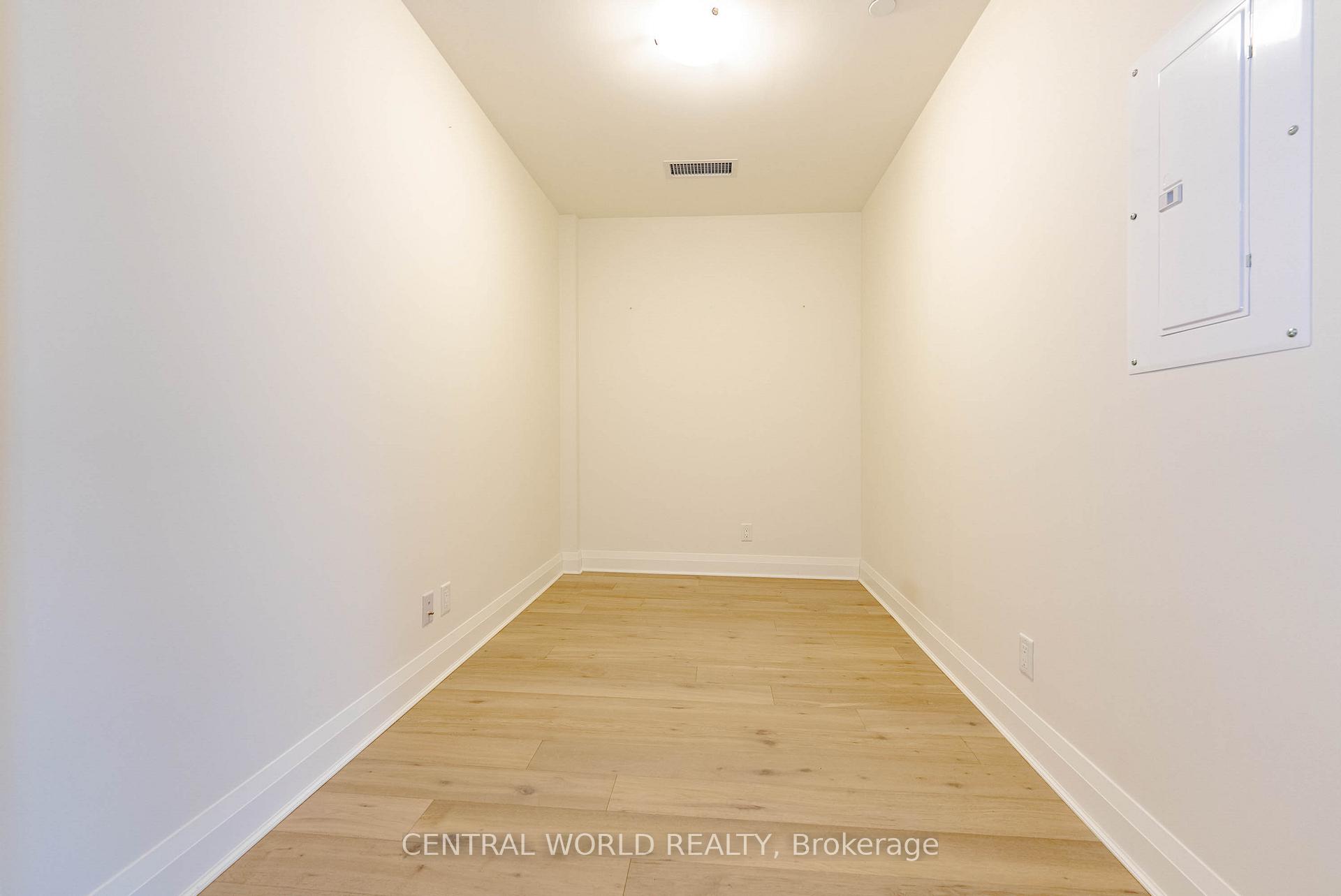 2 Bedrooms Condo at 151 Avenue,  Toronto For sale