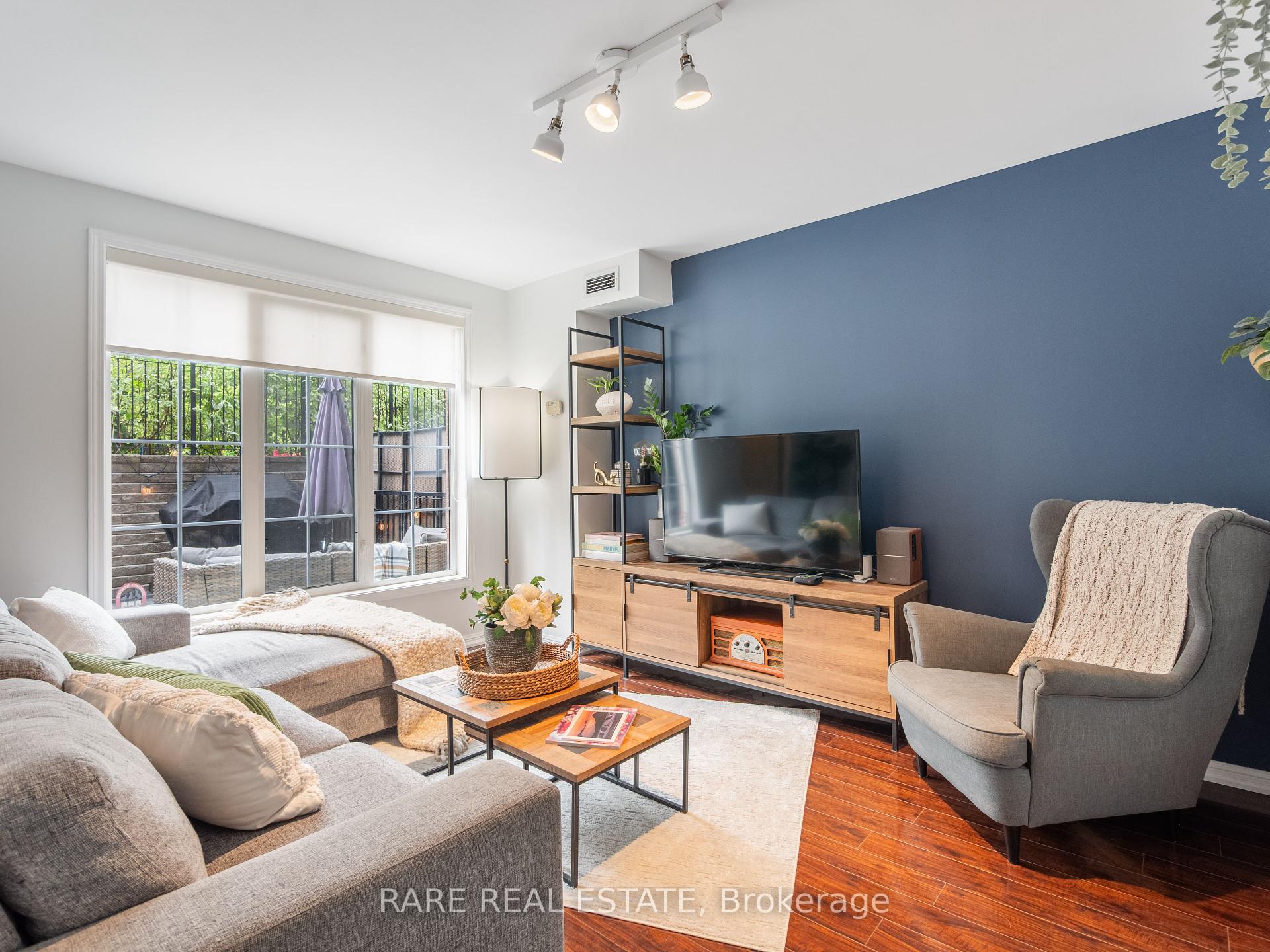 2 Bedrooms Condo at 60 Douro, Toronto For sale