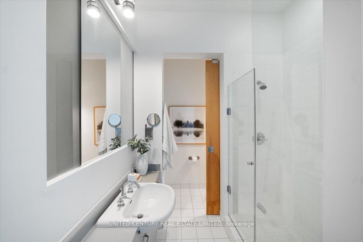 3 Bedrooms Condo at 155 Dalhousie,  Toronto For sale