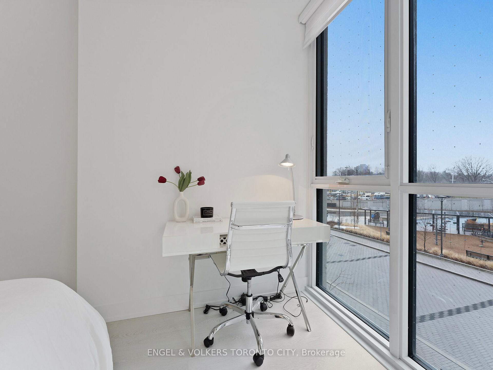 4 Bedrooms Condo at 30 Inn On The Park, Toronto For sale