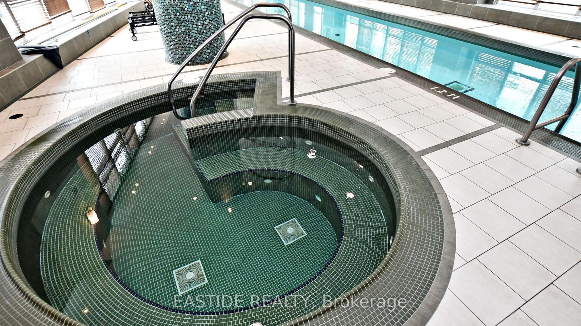2 Bedrooms Condo at 18 Holmes, Toronto For sale