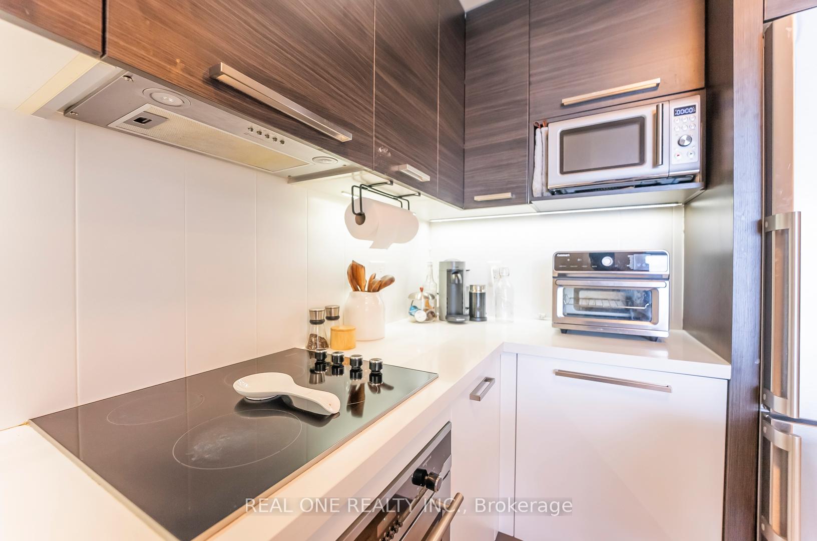 1 Bedroom Condo at 36 Park Lawn, Toronto For sale