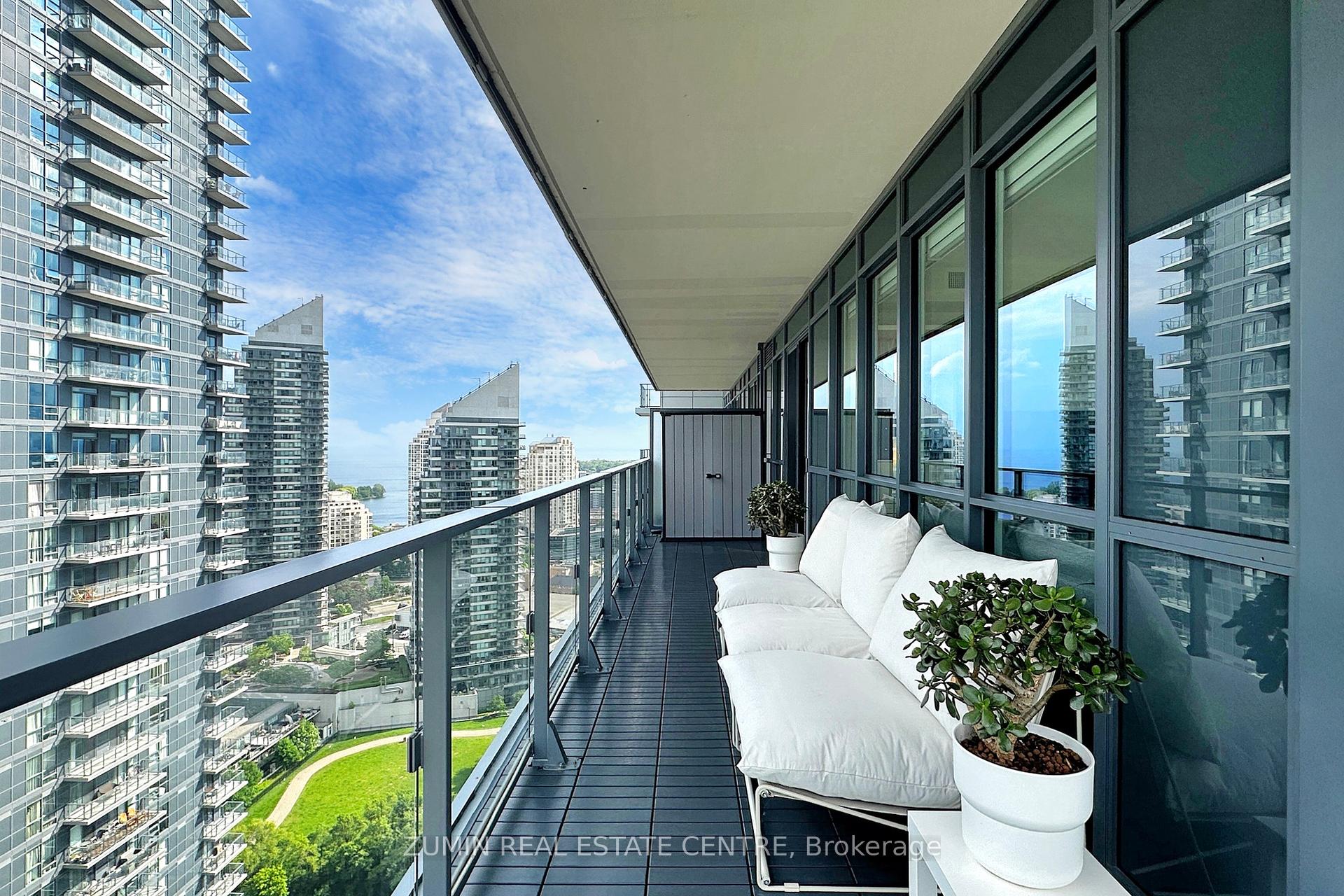 3 Bedrooms Condo at 10 Park Lawn, Toronto For sale