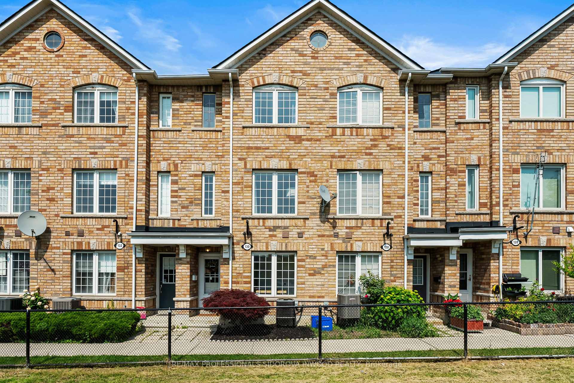 3 Bedrooms Condo at 130 Brickworks, Toronto For sale