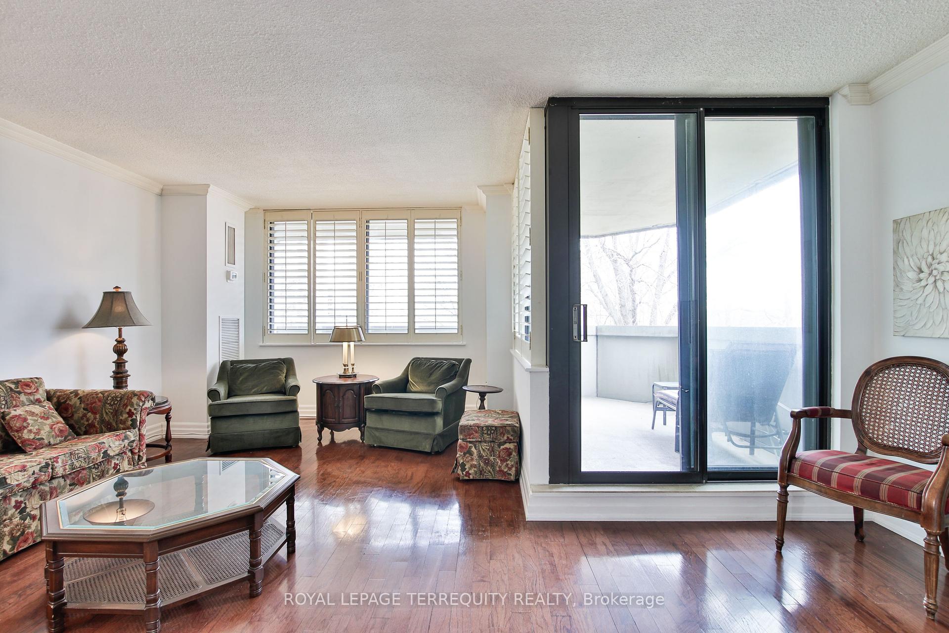 2 Bedrooms Condo at 75 Wynford Heights, Toronto For sale