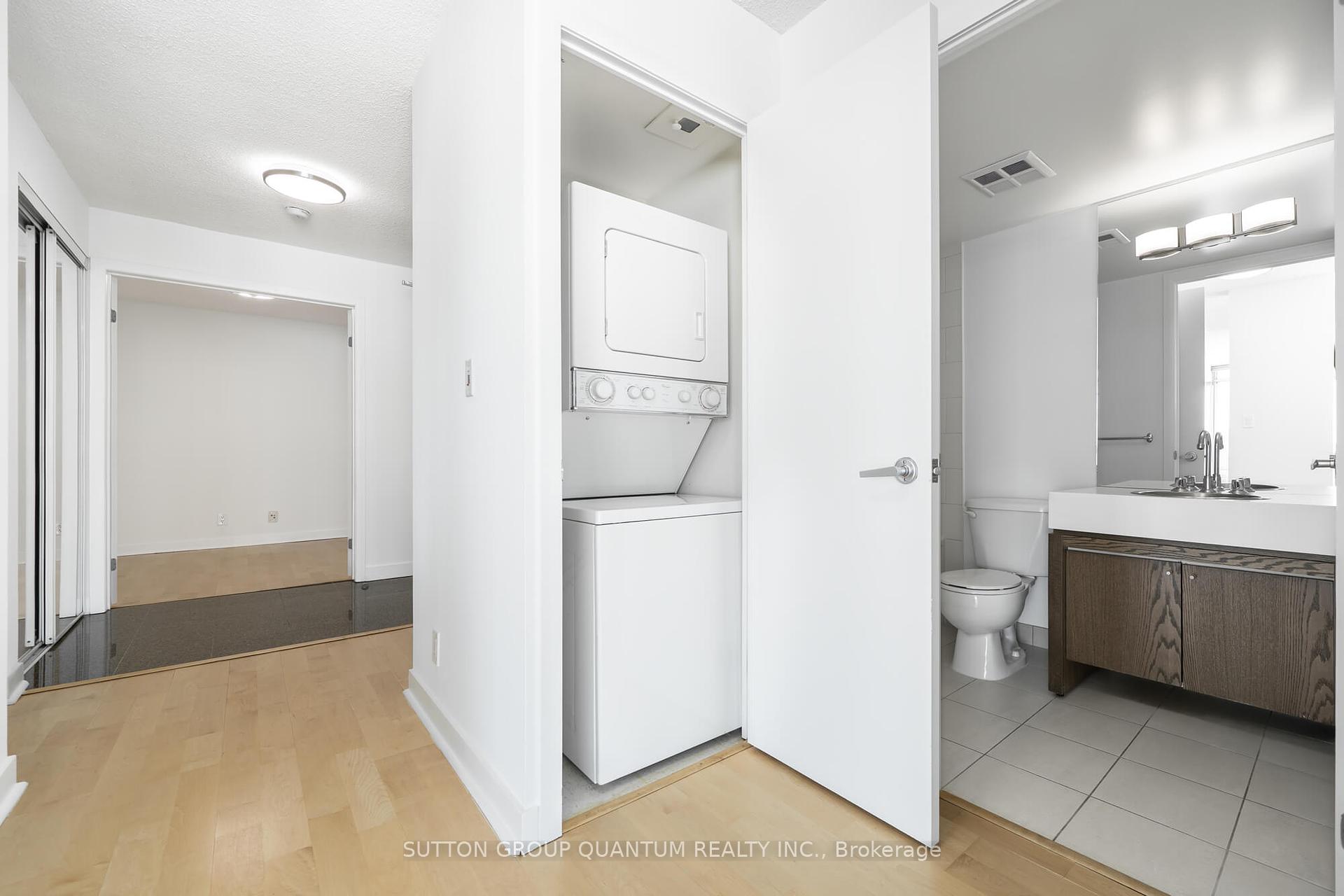 3 Bedrooms Condo at 81 Navy Wharf,  Toronto For sale