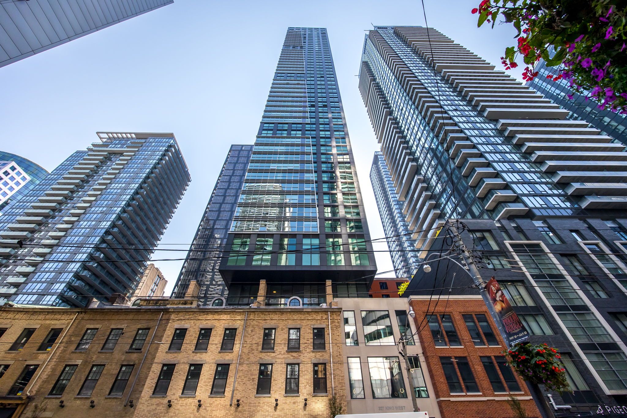 327 King Street W 3605