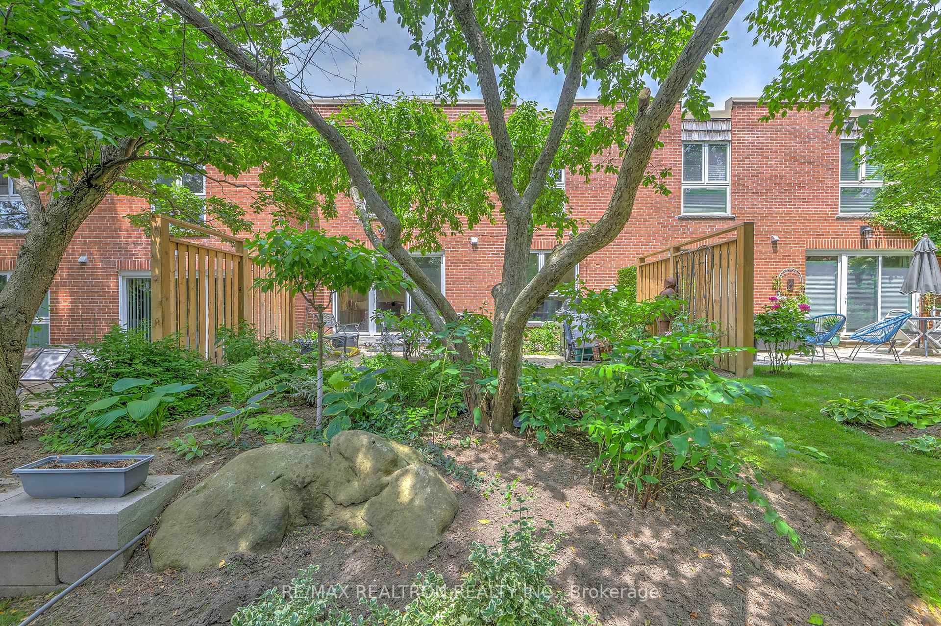 5 Bedrooms Condo at 14 Anvil Millway, Toronto For sale