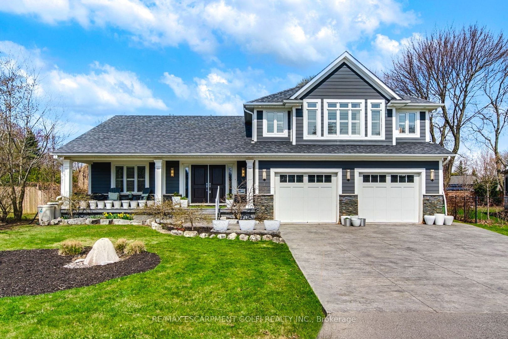 106 CUMMING Court, Hamilton, ON L9G 1V3