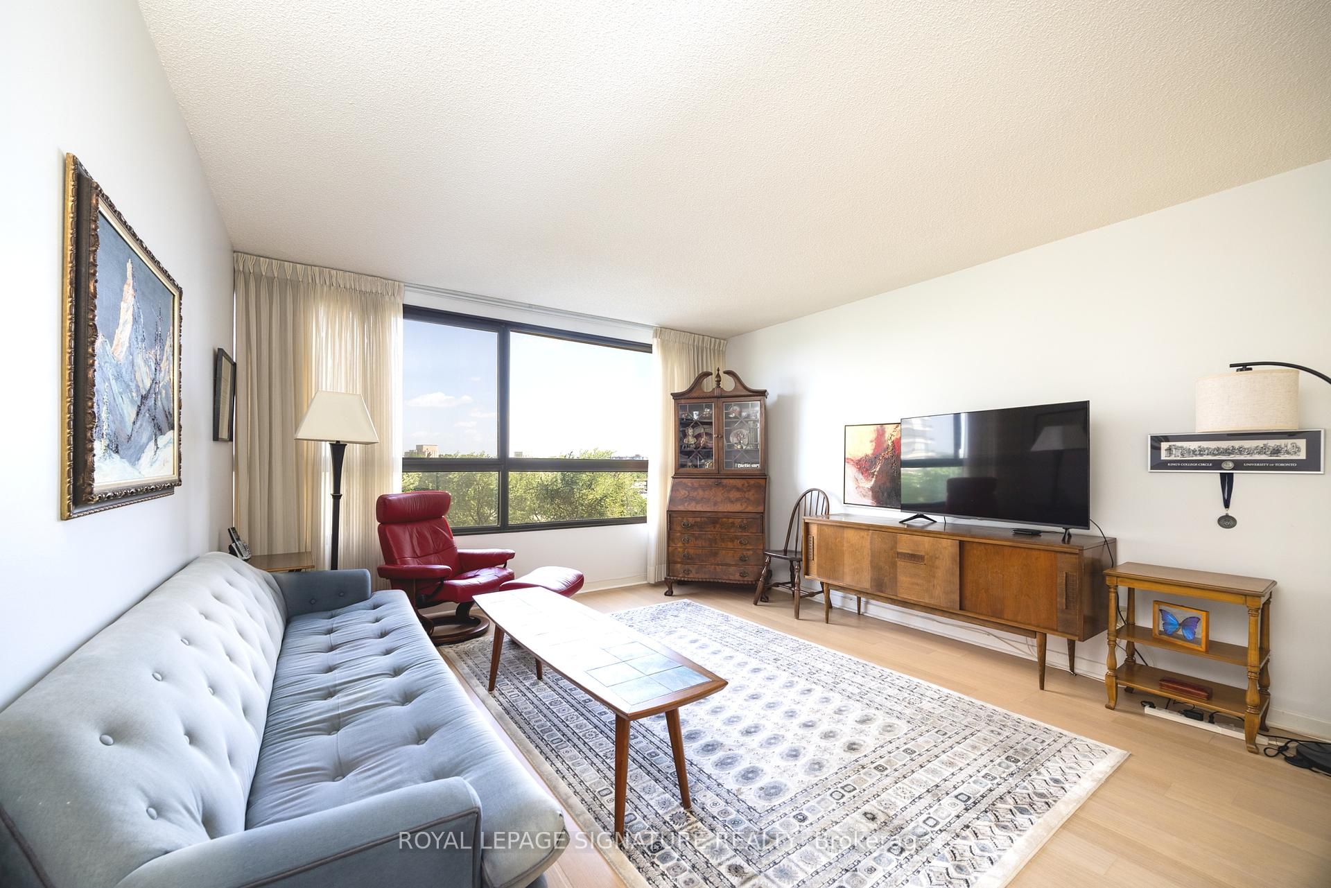 3 Bedrooms Condo at 1300 Bloor, Mississauga For sale