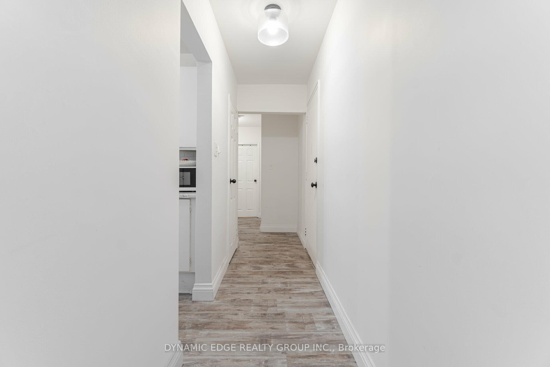 2 Bedrooms Condo at 57 Mericourt,  Hamilton For sale