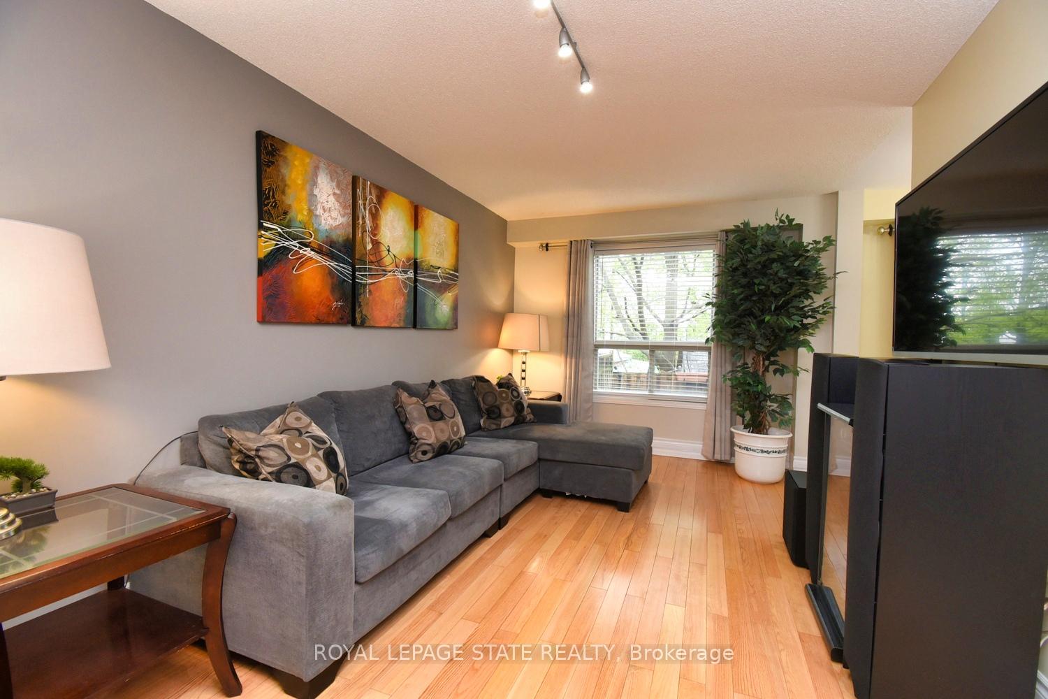 3 Bedrooms Condo at 565 Rymal, Hamilton For sale
