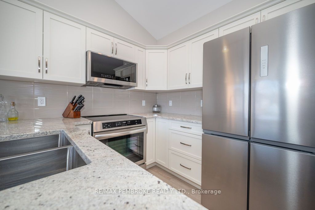 36 Mcnamara Street, Petawawa, ON K8H 0C4