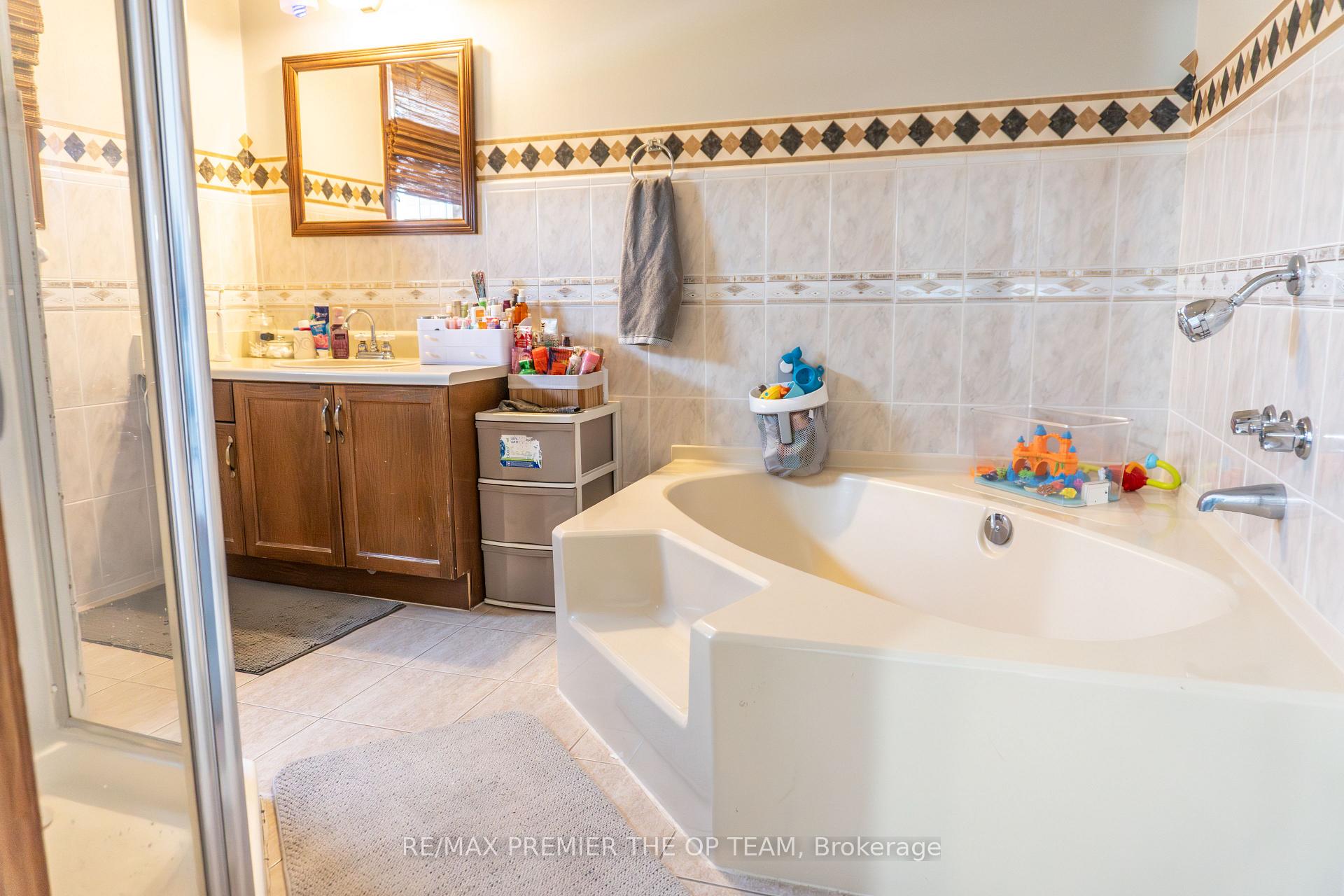 3 Bedrooms Condo at 255 Mount Albion, Hamilton For sale