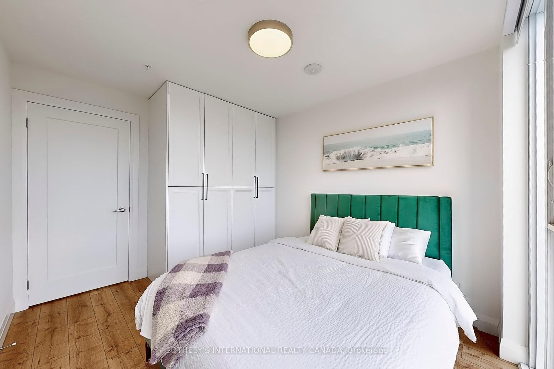 2 Bedrooms Condo at 500 Brock, Burlington For sale
