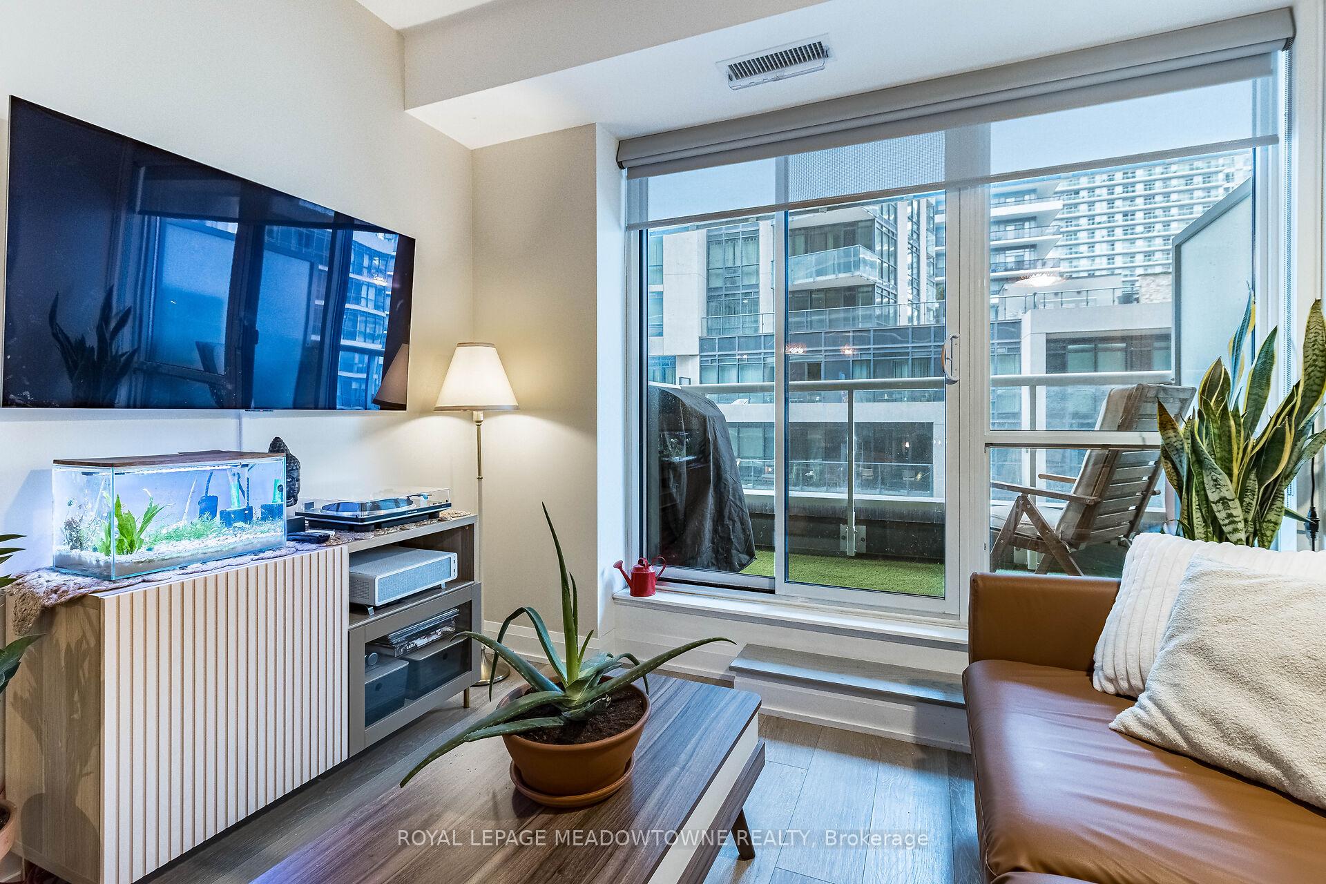 2 Bedrooms Condo at 110 Marine Parade, Toronto For sale