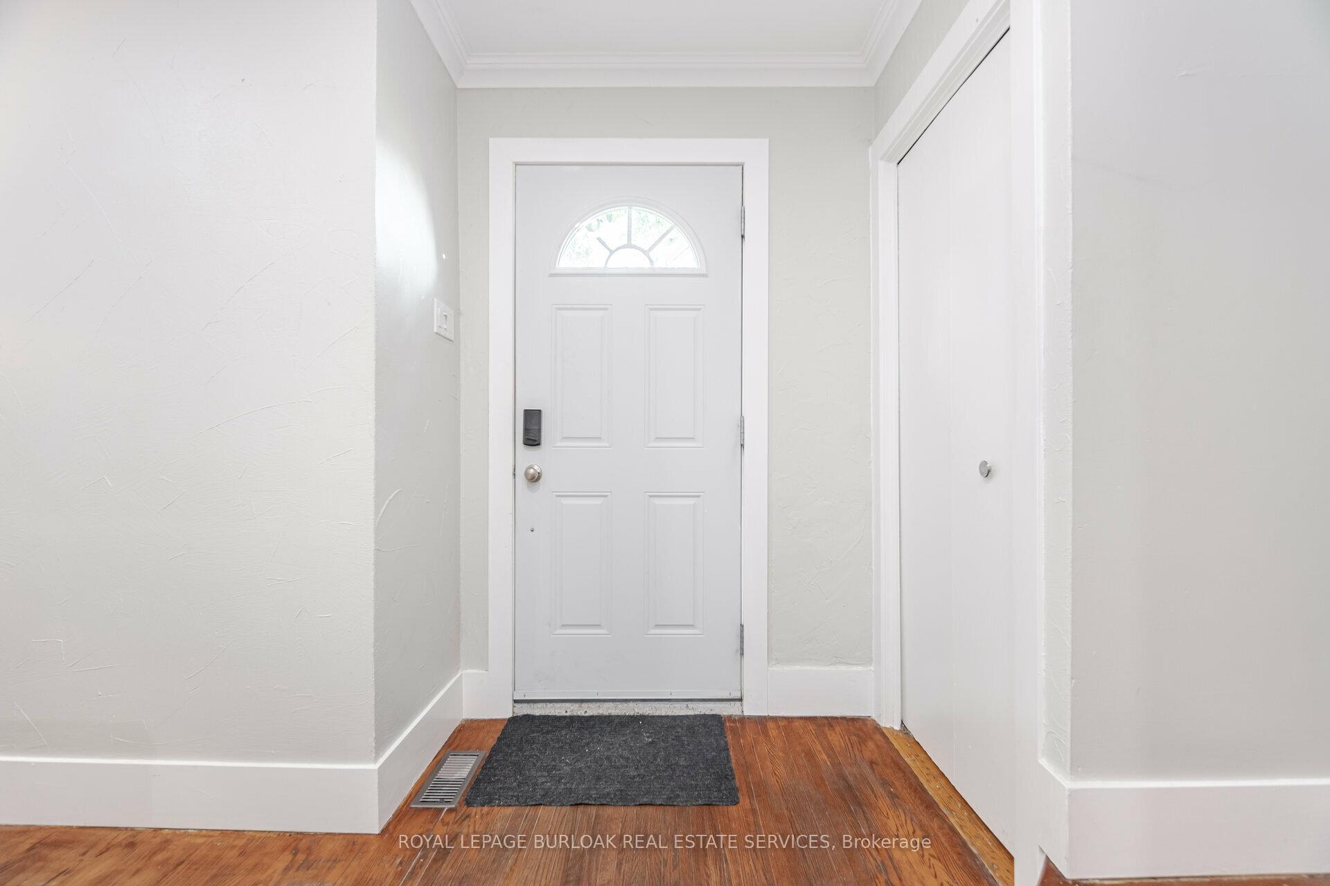 2 Bedrooms Condo at 1116 Homewood, Burlington For sale
